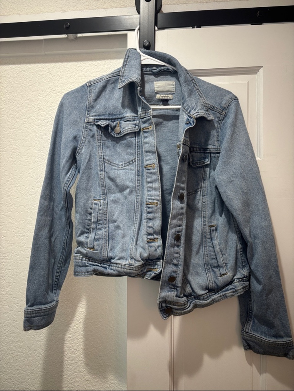 Universal Thread Light Blue Denim Jacket - Classic Trucker Style